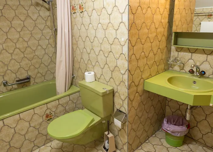 Homes - Val Signina 8-18 *