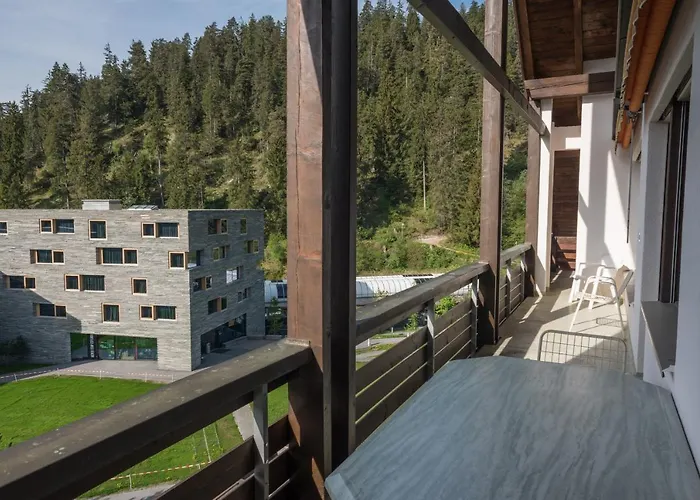 Homes - Val Signina 8-18 *